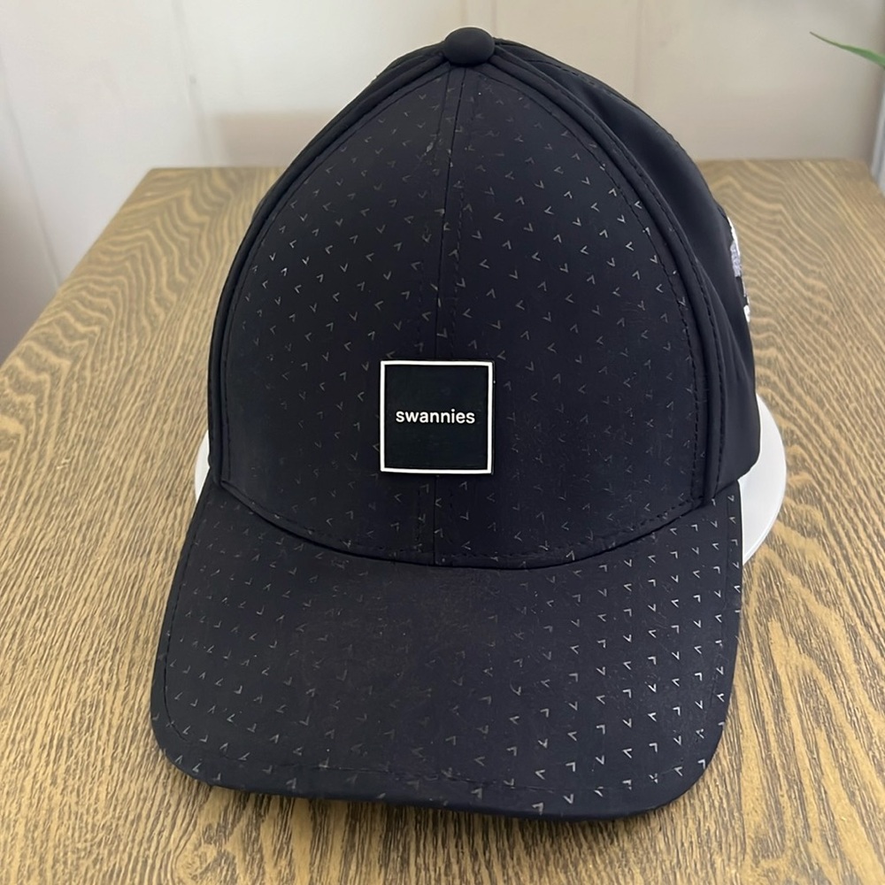 Like New Swannies snapback Golf Hat
